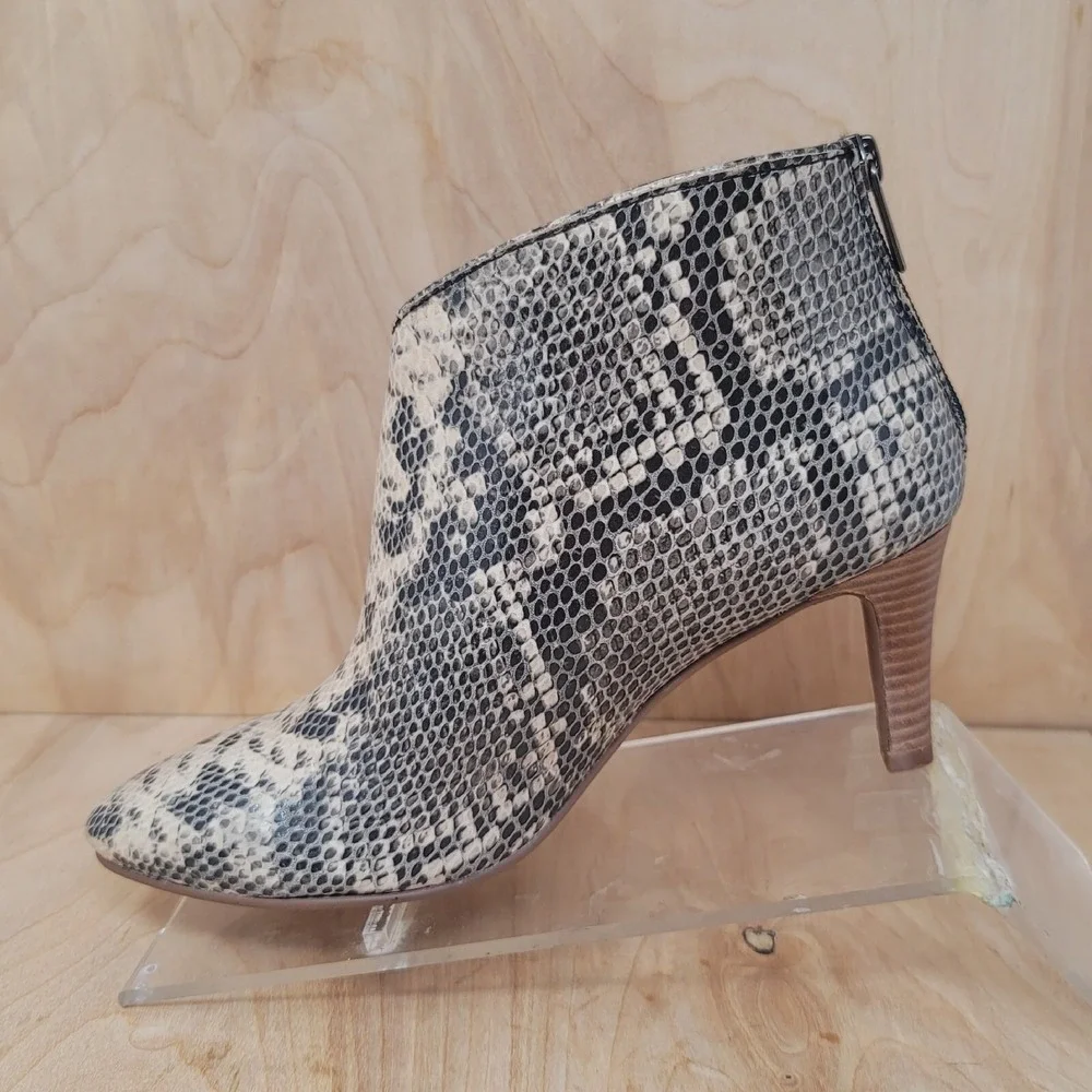 Seychelles Women's Ankle Boots Size 7.5 M Leather Snake Print Casual Dress Shoes